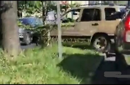 Se viraliza video de conductor que sube se vehículo al arriate del bulevar Santa Elena