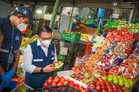 Defensoría del Consumidor mantiene verificaciones de precios de alimentos en Mercado “La Tiendona”