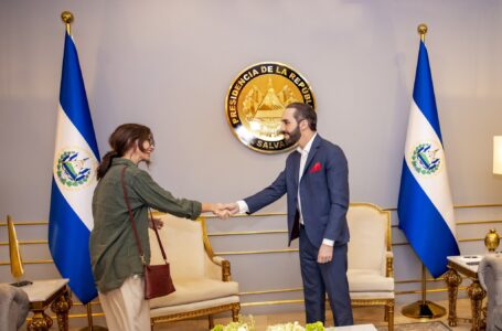 Presidente Bukele sostuvo encuentro con elenco de “Luciérnagas en El Mozote”