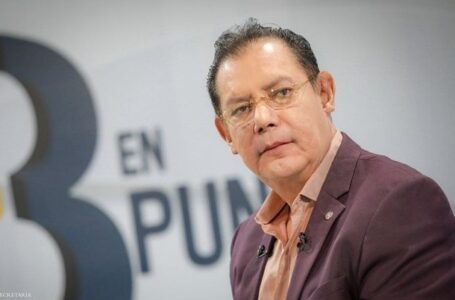 Ricardo Cucalón anuncia emisión de pasaporte electrónico en El Salvador
