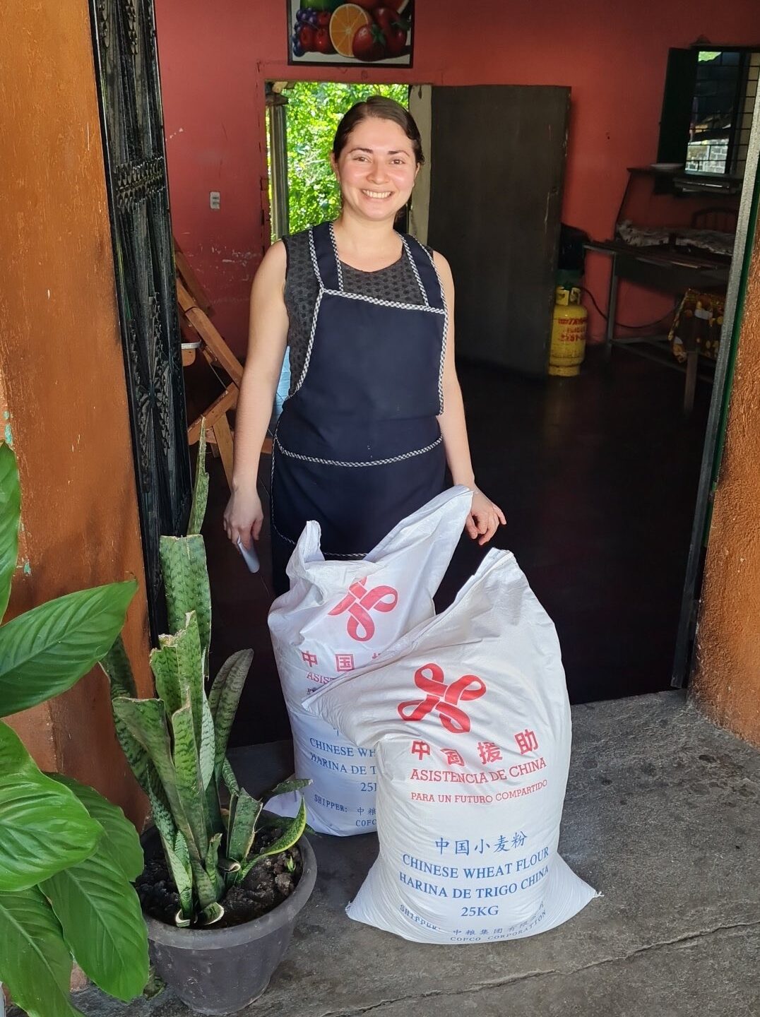 Panaderos de Arcatao reciben harina de trigo donada por China