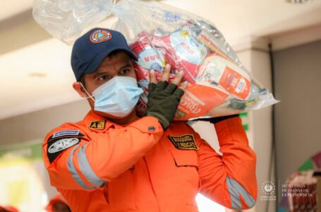 Gobierno entrega más de 23,500 paquetes de alimentos a familias afectadas por tormenta Julia