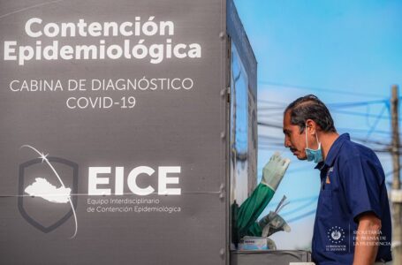 Salud toma pruebas covid-19 nasal y de garganta en San Martín