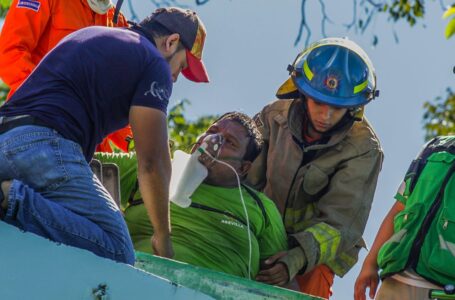 Rescatan a hombre que cayó al interior de una cisterna agua potable en Antiguo Cuscatlán