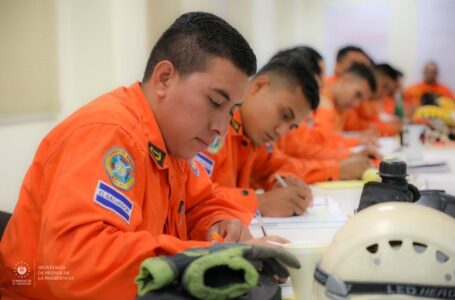 Sigue capacitación de 27 bomberos en rescates de estructuras colapsadas