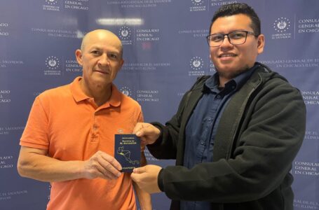 Consulados salvadoreños asisten a compatriotas con servicios de emisión de pasaportes