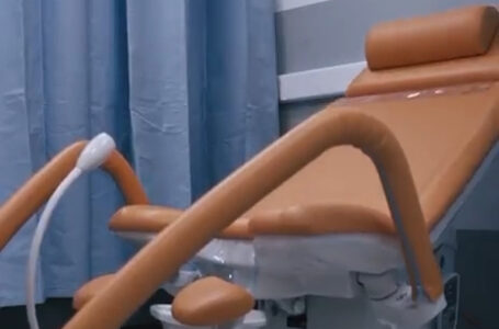 Hospital Zacamil es equipado con nuevas mesas de evaluación ginecológica