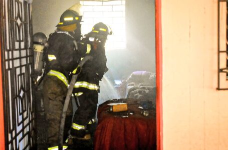 Sofocan incendio en una vivienda en San Vicente, solo reportan daños materiales