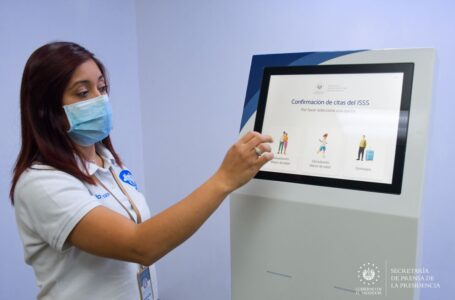 Hospital de Oncología del Seguro Social estrena quioscos digitales para confirmación de citas