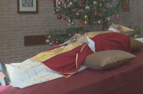 Circulan las primeras imágenes de los restos del papa emérito Benedicto XVI