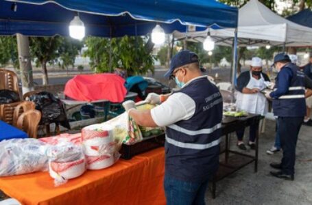 MINSAL inspecciona comercios de comida en las afueras del Estadio Cuscatlán