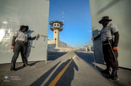 FOTOS: Conozca a detalle el CECOT, el recinto donde los pandilleros purgarán sus condenas