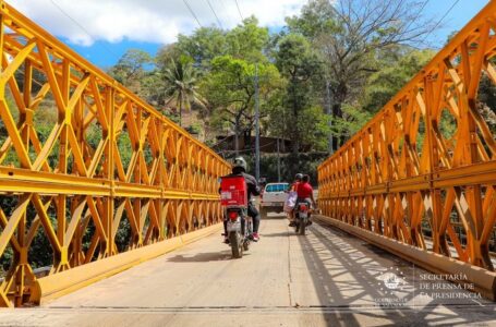 Habitantes del cantón Los Mangos de Armenia estrenan nuevo puente