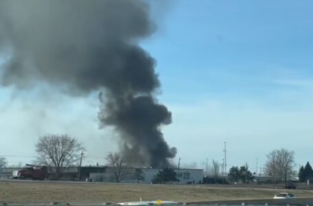 Incendio en fábrica de metal en Estados Unidos, deja al menos doce personas quemadas