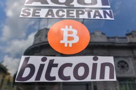 FMI acepta que no se han cumplido los malos augurios ante la adopción del bitcoin en El Salvador