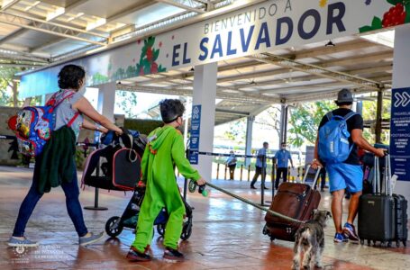 Migración recuerda a padres que permisos notariales para sacar menores del país no deben basarse en derogada LEPINA