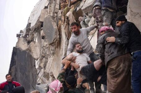Aumenta a 6,326 la cifra de fallecidos por los terremotos en Turquía y Siria