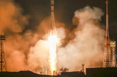 Nave rusa donde retornará a la Tierra astronauta salvadoreño se acopla a Estación Espacial Internacional