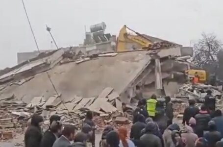 Más de 1,500 muertos en Turquía y Siria por terremoto de 7.8 grados