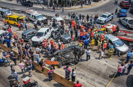 Múltiple accidente en el bulevar Monseñor Romero deja cuantiosos daños