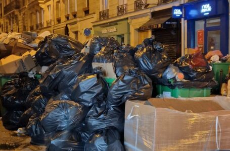 París inundada de basura por huelga de recolectores