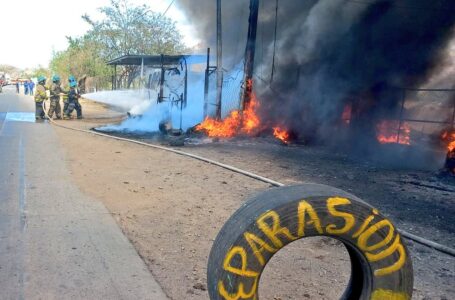 Sofocan incendio de llantería en carretera a Metapán