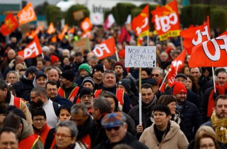 Más de un millón de franceses protestaron contra la reforma de pensiones de Macron