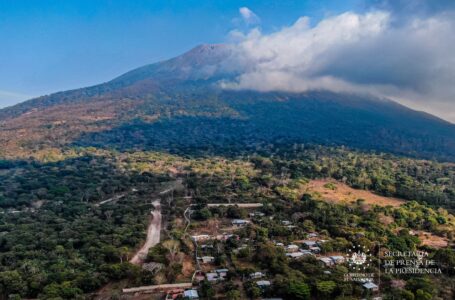 Volcán Chaparrastique registra 12 emanaciones de gases y ceniza