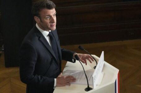 Macron acelera incorporación del derecho al aborto en la Constitución