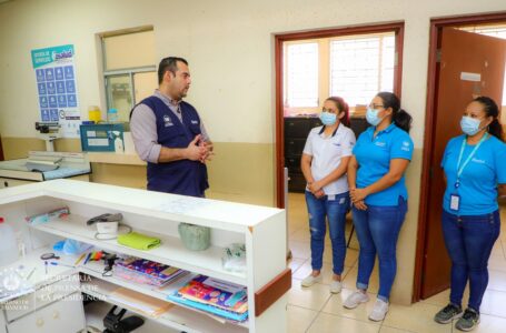 Fosalud verifica atención en unidad de salud de Ahuachapán