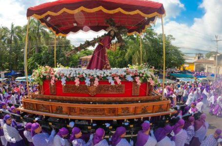 Sonsonatecos viven con fervor la procesión de Jesús Nazareno y la Virgen de Dolores