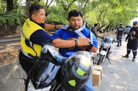 Servidores públicos se capacitan en conducción segura de motociclistas