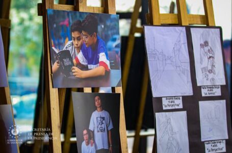 Exponen obras de niños en CUBO «Luigi Doze» de Mejicanos