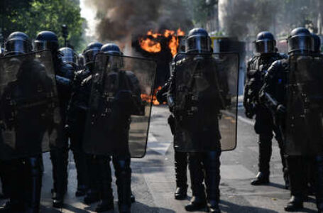 Despliegan 40 mil policías y vehículos blindados ante protestas en Francia