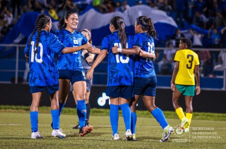 La Selecta femenina apabulla a Jamaica 5-2