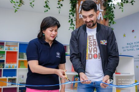Inauguran sala de venta de la Editorial El Salvador en el MUNA