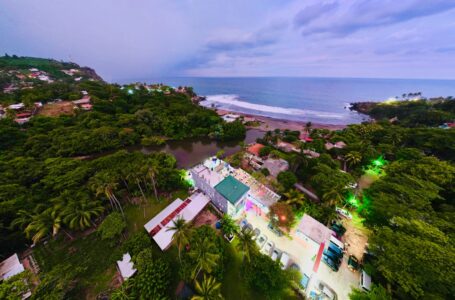 Alcalde César Godoy inaugura hotel The Views Resort