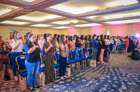 60 mujeres reciben becas de formación emprendedora