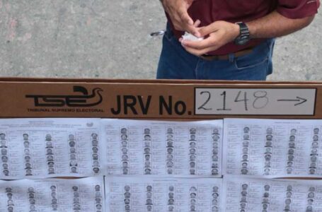 “No hay excusas para que los salvadoreños no salgamos a votar”: magistrado Orellana sobre votar con DUI vencido