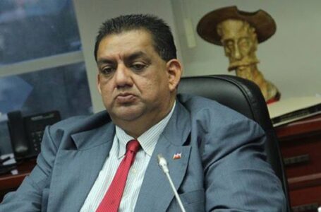 Condenan a diputado Alberto Romero a devolver $445 mil al Estado