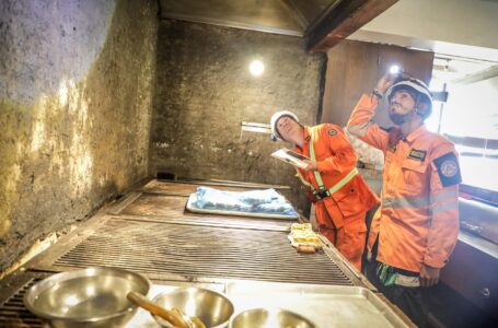 Bomberos verifican medidas de seguridad en restaurantes