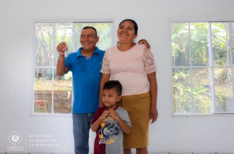 Entregan viviendas a veteranos y excombatientes de Sonsonate