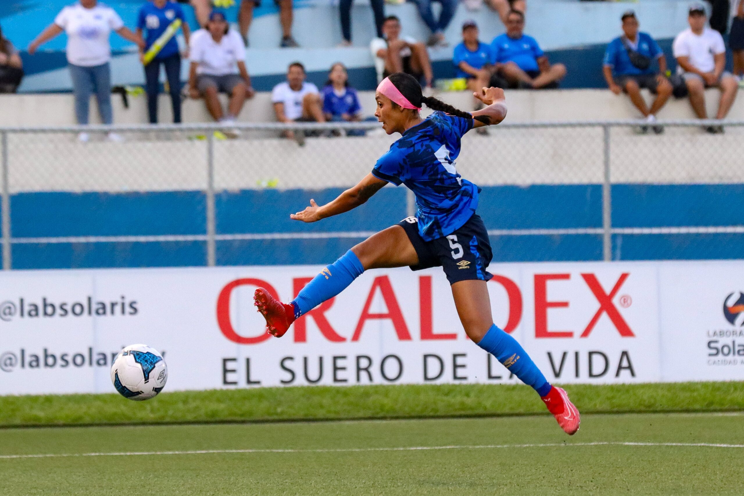 Selecta femenina golea a Martinica en eliminatoria por Copa de Oro
