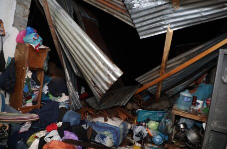 Inspeccionan daños en tres viviendas por fuertes lluvias