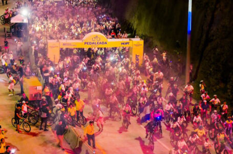 Más de 4,000 personas asisten a pedaleada en Surf City