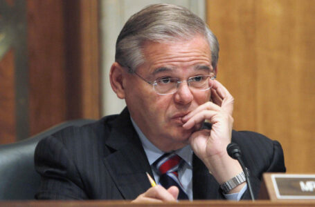 Senador estadounidense que pidió investigación de Bitcoin en El Salvador es investigado por sobornos