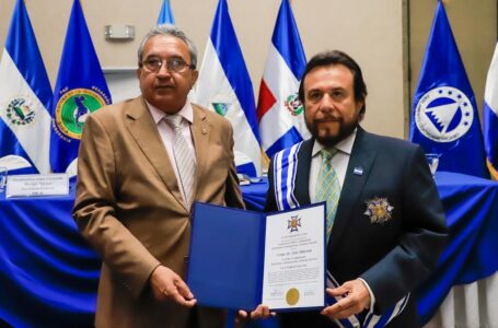 Vicepresidente Ulloa recibe reconocimiento por su trabajo en la región Centroamericana