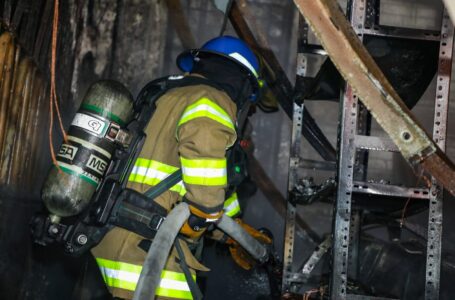 Con eficacia y atención oportuna Bomberos controla incendio en ferretería