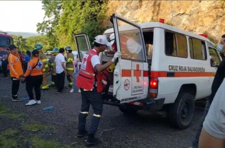 Diez fallecidos y 51 heridos en accidente de Chirilagua