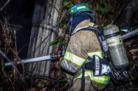 Instituciones de primera respuesta del Gobierno brindan auxilio en dos incendios en viviendas de Soyapango y San Jacinto